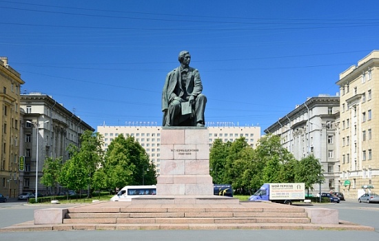 Достопримечательности рядом с гостиницей "Россия" Достопримечательности рядом с гостиницей "Россия"